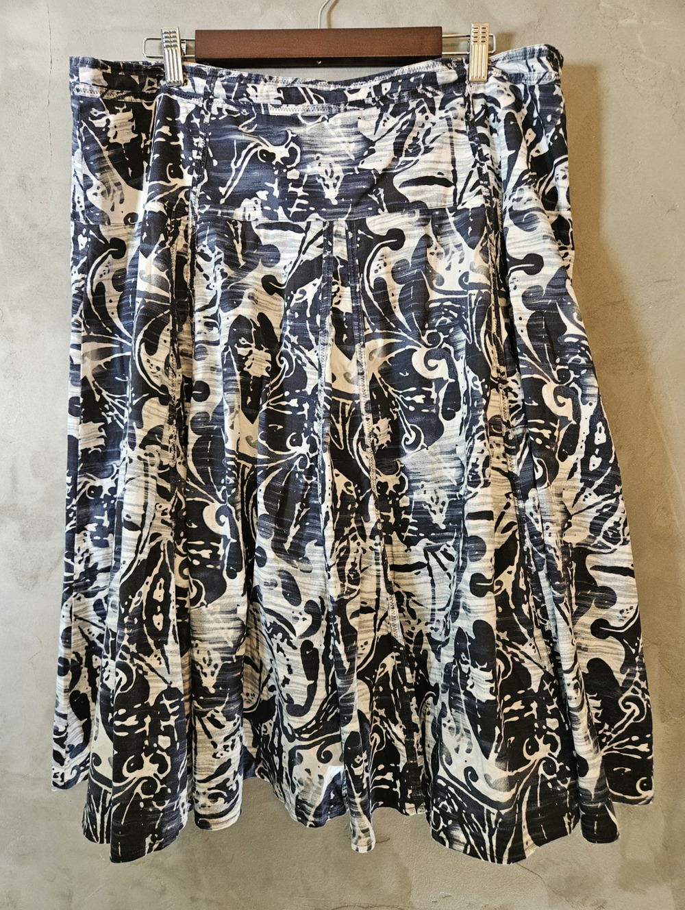 Jones New York Abstract A-Line Flouncy Skirt Blue/White Lined size 16